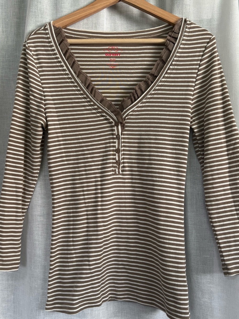 Old Navy Brown and White Striped V-Neck 3/4 Sleeve Top